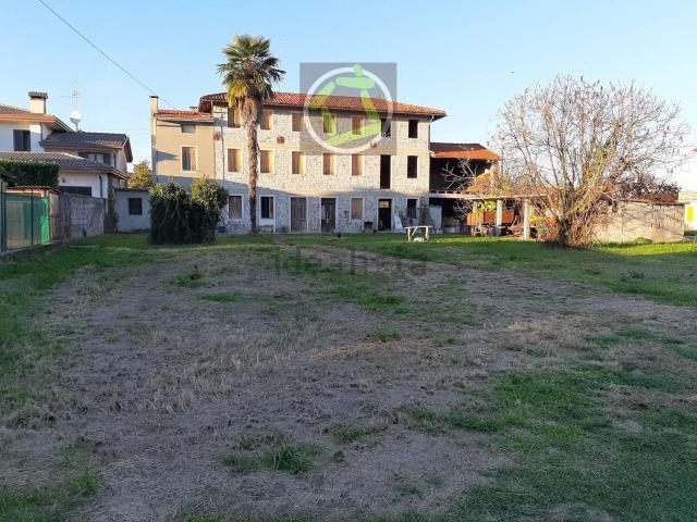 Rustici e casali in vendita di 460 m²