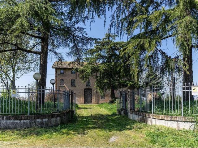 Rustici e casali in vendita di 460 m²