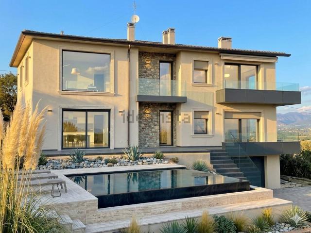 Rustici e casali in vendita di 460 m² in Piazza Mazzini