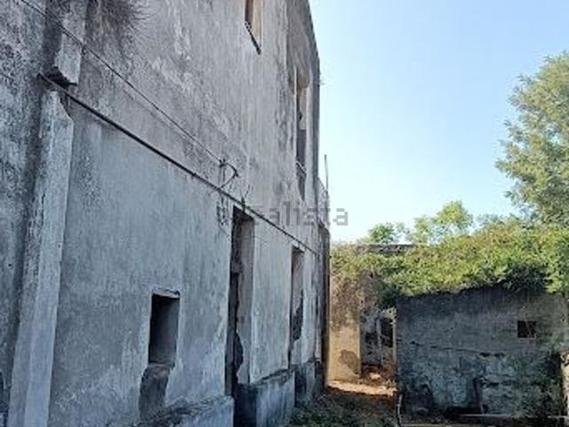 Rustici e casali in vendita di 460 m² in Via Nazionale Guardia