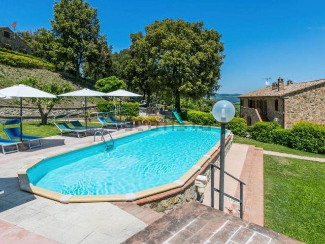 Rustici e casali in vendita di 460 m² in Via dei Marchesi, 4