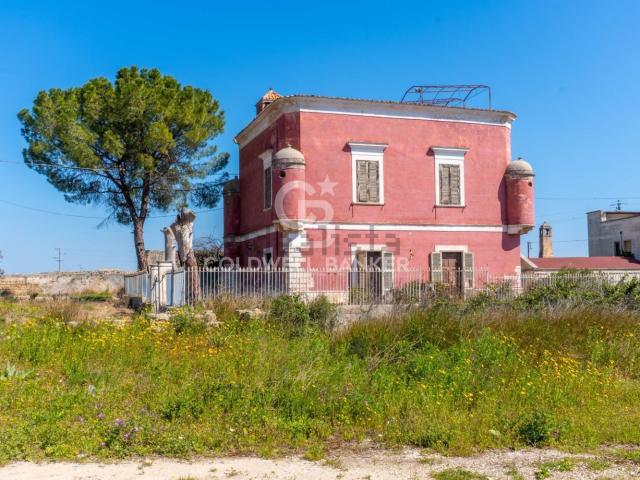 Rustici e casali in vendita di 461 m² in Strada Senza Nome