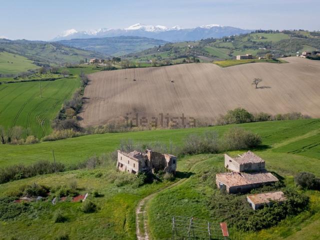 Rustici e casali in vendita di 463 m² in Contrada Pezzalunga