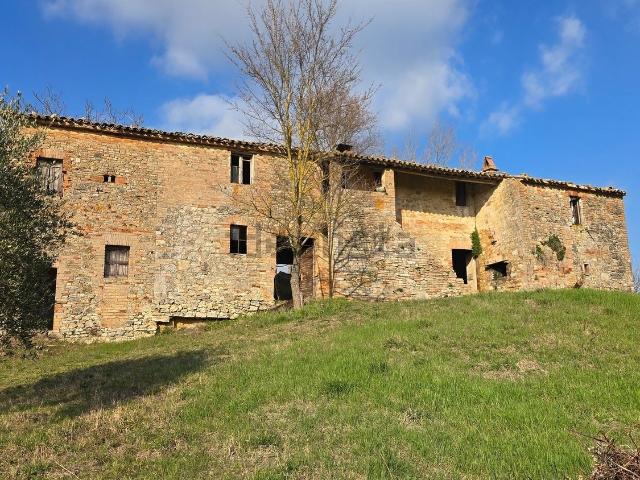 Rustici e casali in vendita di 475 m² in Via Dante Alighieri, 13