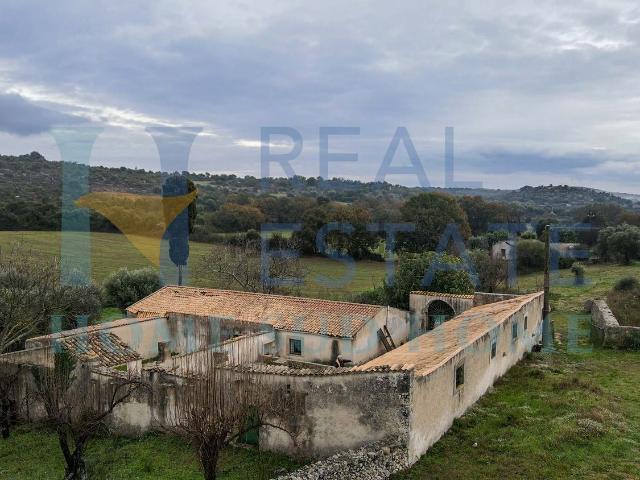 Rustici e casali in vendita di 475 m² in Via tommaso fazello, 228
