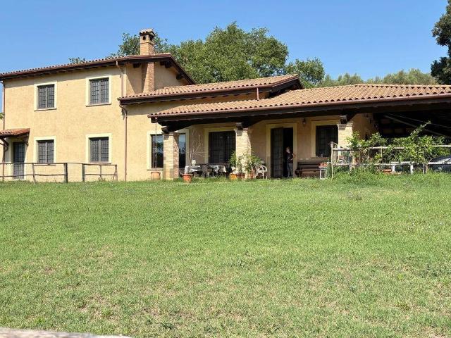 Rustici e casali in vendita di 479 m² in Via Rusciano