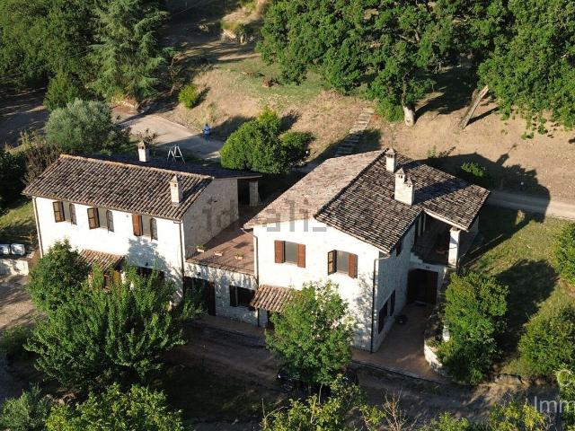 Rustici e casali in vendita di 470 m²