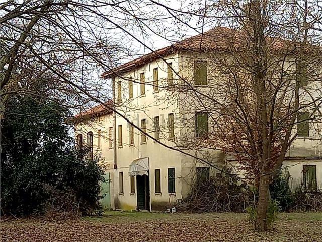 Rustici e casali in vendita di 470 m²