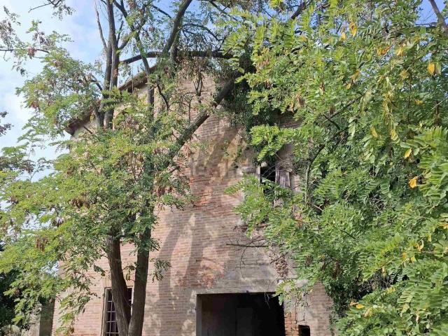 Rustici e casali in vendita di 470 m² in Via Valle, 1