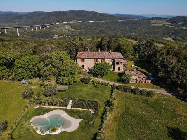 Rustici e casali in vendita di 487 m² in Strada Provinciale di Petriolo