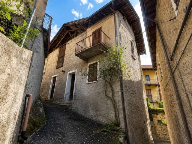 Rustici e casali in vendita di 487 m² in Via degli Orti