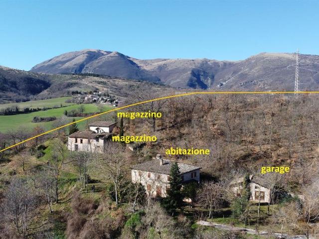 Rustici e casali in vendita di 488 m² in Strada senza nome, 3
