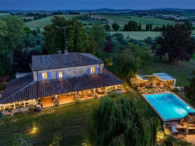 Rustici e casali in vendita di 480 m²