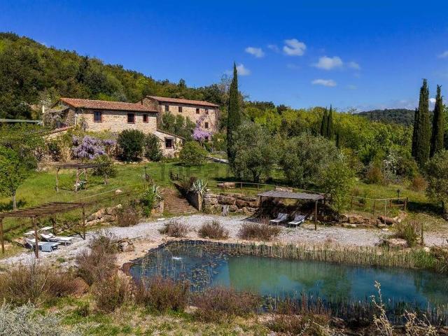 Rustici e casali in vendita di 480 m²