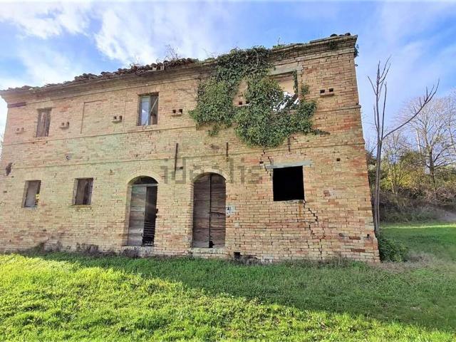 Rustici e casali in vendita di 480 m²