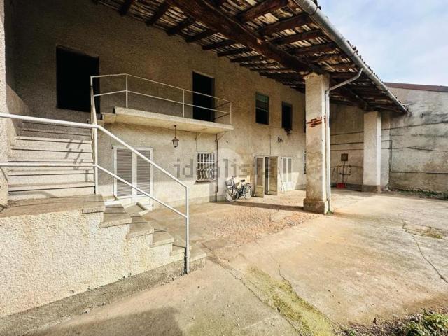 Rustici e casali in vendita di 480 m² in Circonvallazione Nord, 1