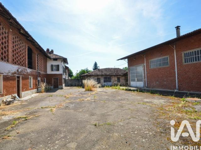 Rustici e casali in vendita di 480 m² in Frazione San Carlo