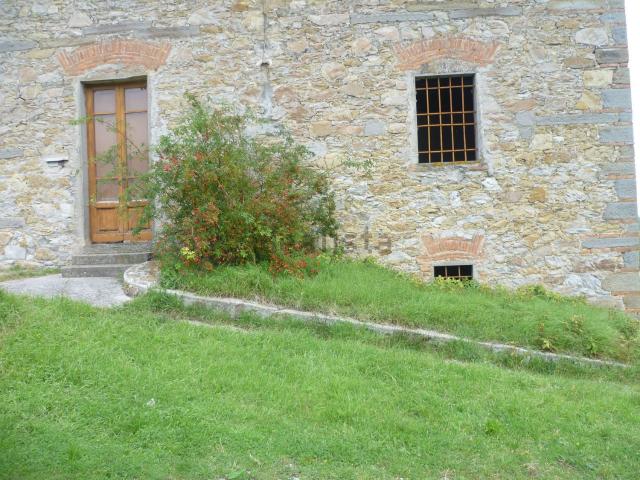 Rustici e casali in vendita di 480 m² in Via Cancherini