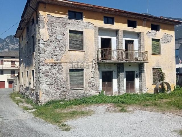 Rustici e casali in vendita di 480 m² in Via Castrino, 6