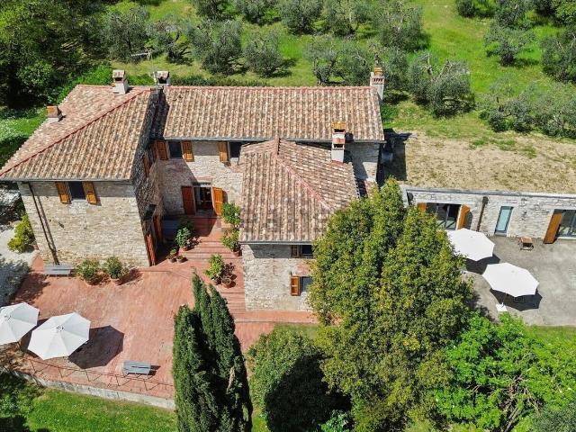 Rustici e casali in vendita di 480 m² in Via di San Piero, 55