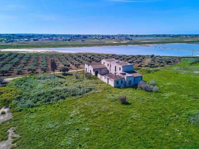 Rustici e casali in vendita di 480 m² in Via Libertà, 92