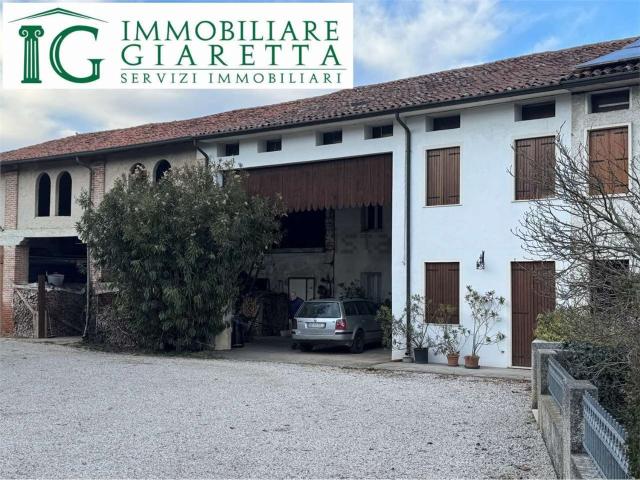 Rustici e casali in vendita di 494 m²