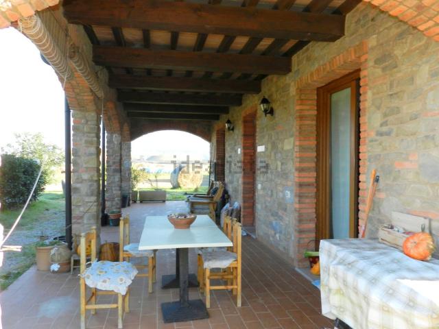 Rustici e casali in vendita di 495 m² in Via Chiusagrande Seconda