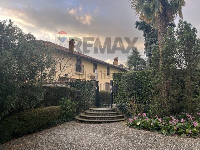 Rustici e casali in vendita di 498 m²