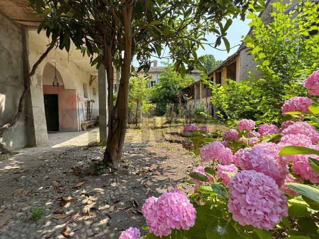 Rustici e casali in vendita di 490 m²