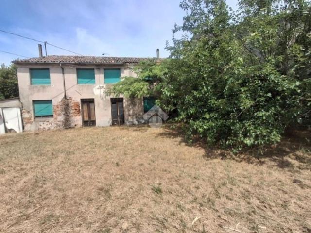 Rustici e casali in vendita di 493 m²