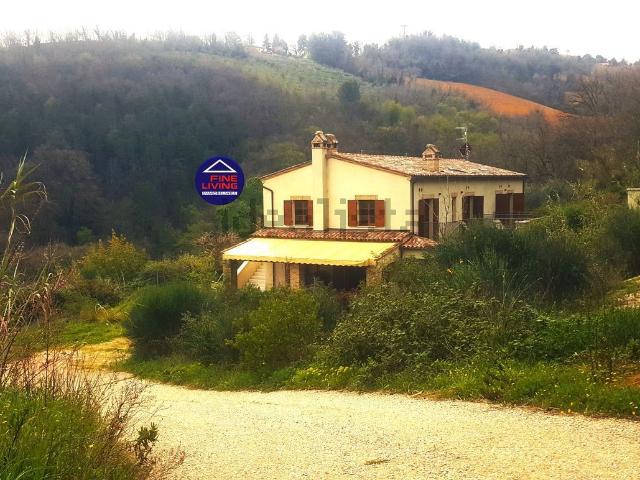 Rustici e casali in vendita di 504 m² in Strada di Santa Lucia