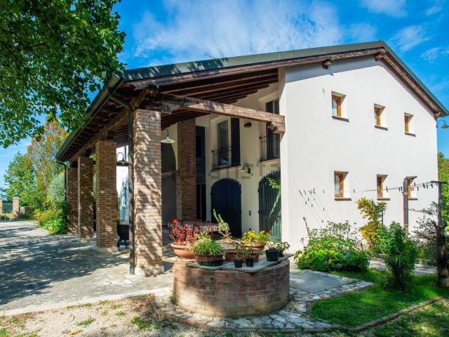 Rustici e casali in vendita di 504 m² in Via Carlo Gardan