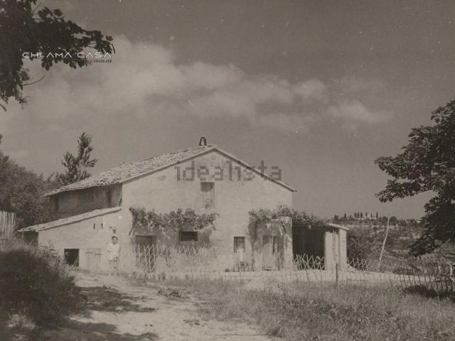 Rustici e casali in vendita di 5000 m²