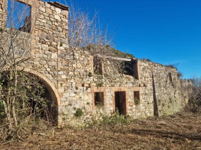 Rustici e casali in vendita di 500 m²