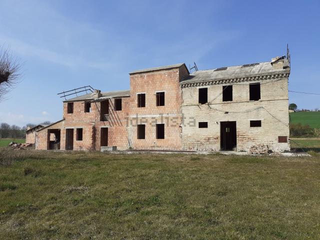 Rustici e casali in vendita di 500 m²