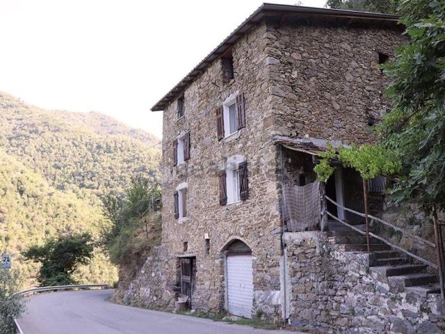 Rustici e casali in vendita di 500 m²