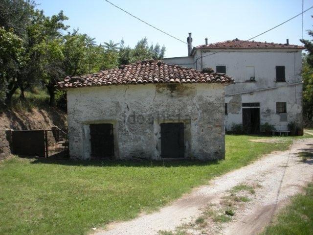 Rustici e casali in vendita di 500 m²