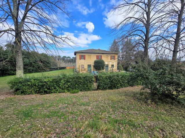 Rustici e casali in vendita di 500 m² in Strada Provinciale 15 Lucchese Romana