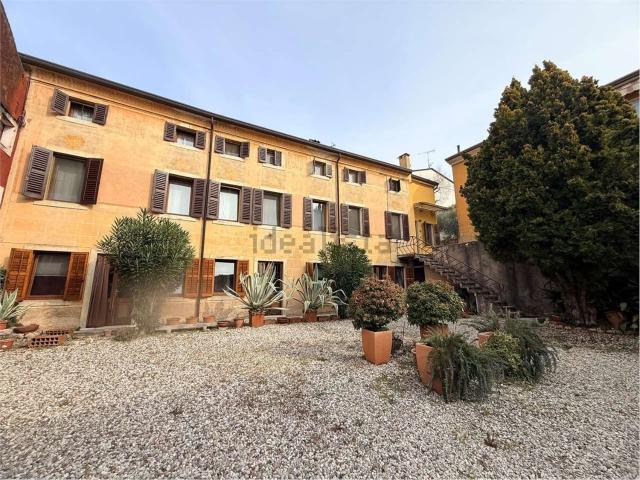 Rustici e casali in vendita di 500 m²
