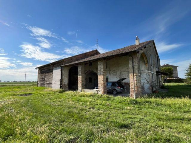 Rustici e casali in vendita di 500 m²