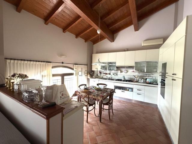 Rustici e casali in vendita di 500 m²