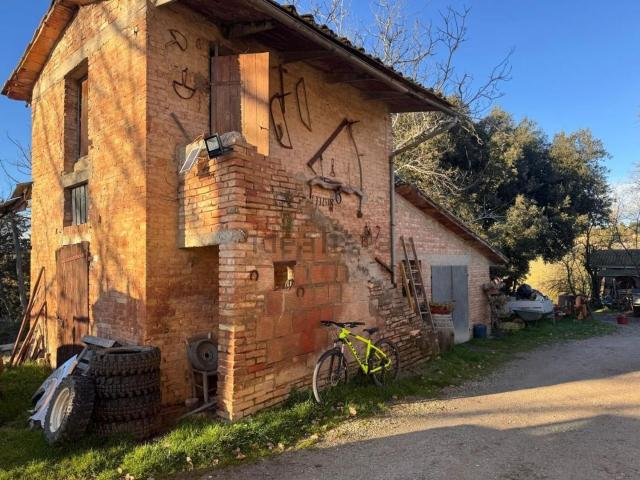 Rustici e casali in vendita di 500 m²