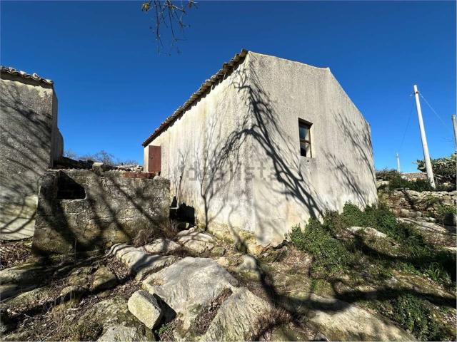Rustici e casali in vendita di 500 m² in Contrada Contessa