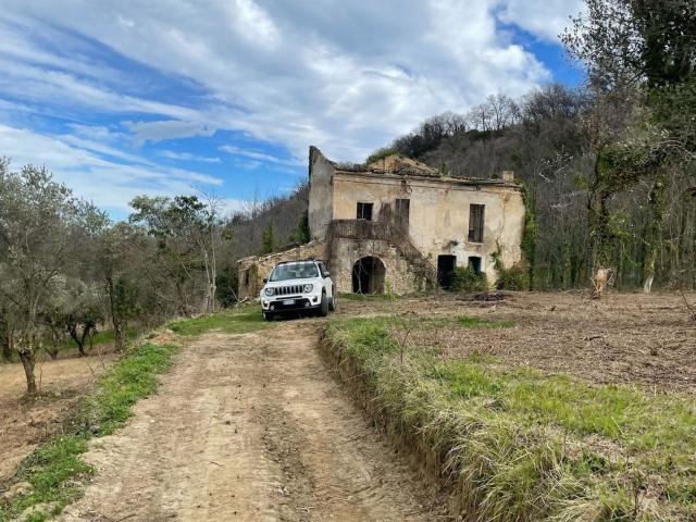 Rustici e casali in vendita di 500 m² in Contrada Castellana