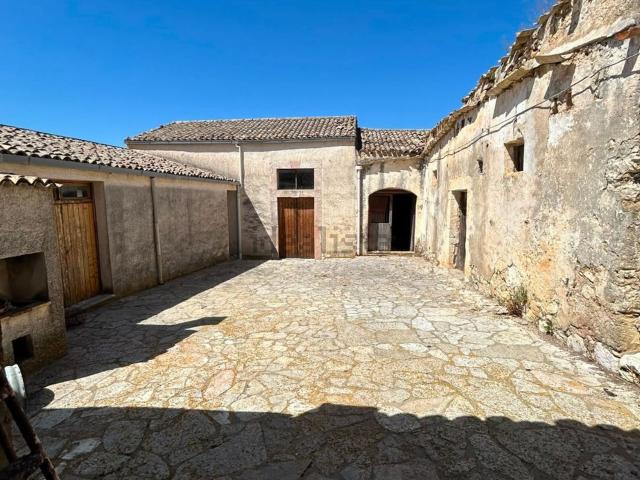Rustici e casali in vendita di 500 m² in Contrada balata