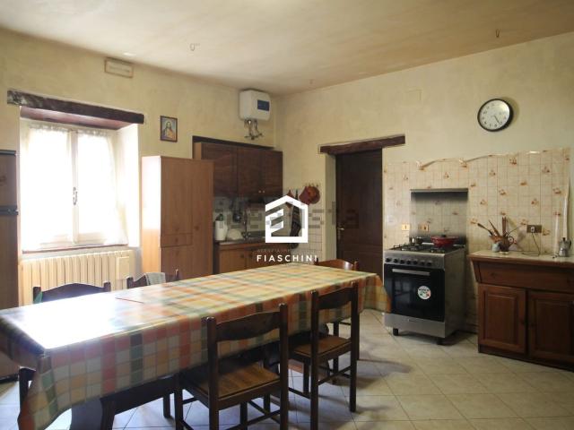 Rustici e casali in vendita di 500 m² in Strada macchie Castello