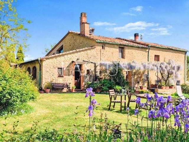 Rustici e casali in vendita di 500 m² in Strada Comunale di Lanciaia