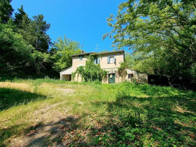 Rustici e casali in vendita di 500 m² in Strada della Torraccia