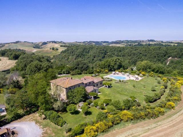 Rustici e casali in vendita di 500 m² in Strada Lauretana