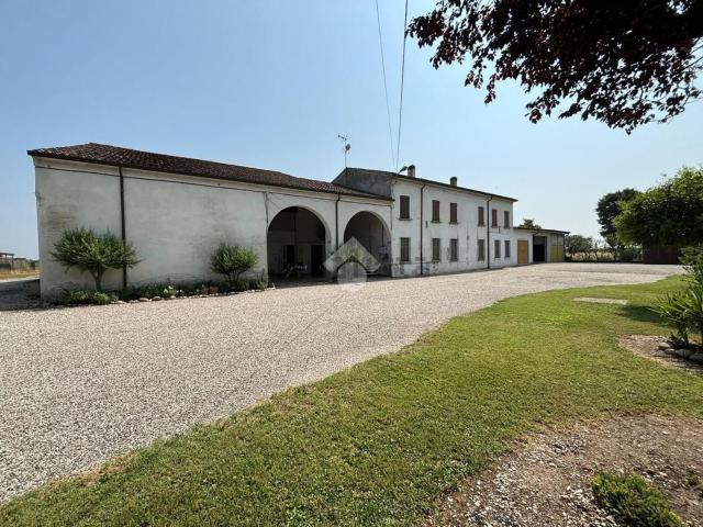 Rustici e casali in vendita di 500 m² in Strada Levata, 88
